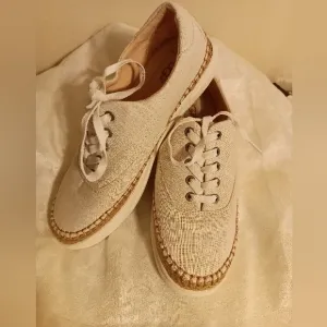 UGG NWOT off white Eyan II canvas espadrilles size 8 SN 1011223