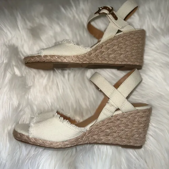 Unique TOMMY BAHAMA Fringy Canvas Savina Espadrille Wedge Sandles size 7 1/2