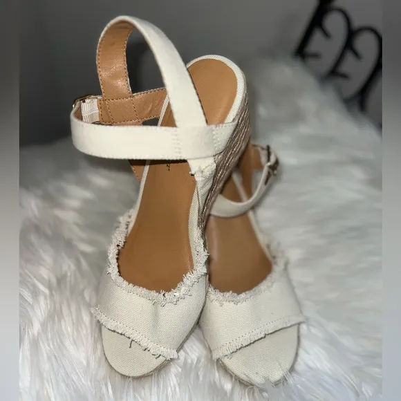 Unique TOMMY BAHAMA Fringy Canvas Savina Espadrille Wedge Sandles size 7 1/2