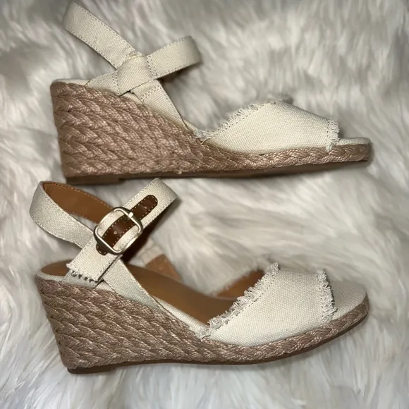 Unique TOMMY BAHAMA Fringy Canvas Savina Espadrille Wedge Sandles size 7 1/2