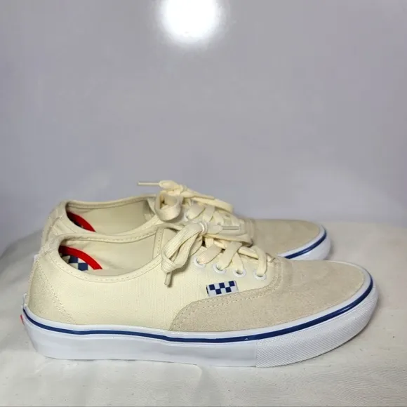 Vans Authentic Unisex Sneakers Size 6.5 Men &amp; Size 8 in Women.