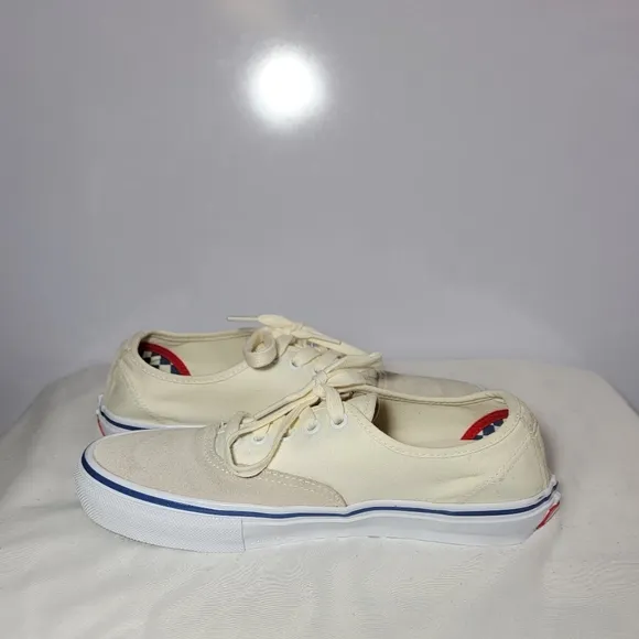 Vans Authentic Unisex Sneakers Size 6.5 Men &amp; Size 8 in Women.