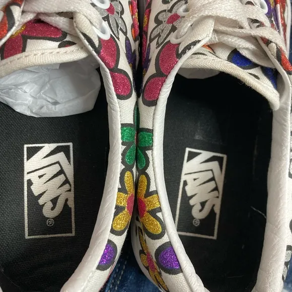 Vans Glitter Daisy Platform Sneaker