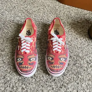 Vans Low Top Sneakers Asian Chinese Dragon Red Men’s Size 9.5 Lace Up Rare