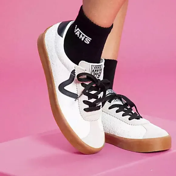 Vans low top sneakers NWT
