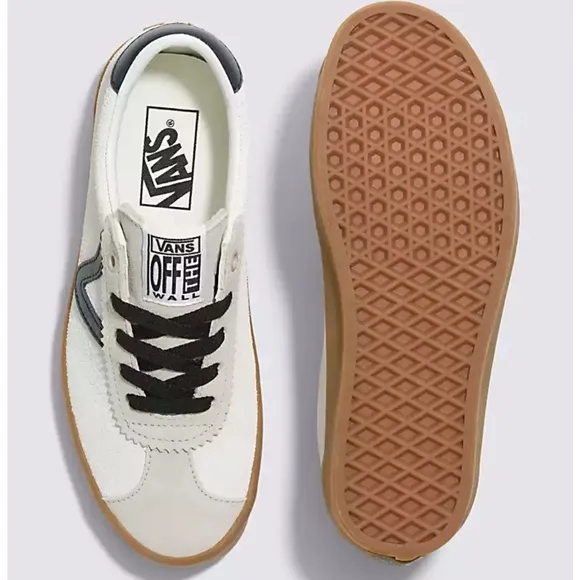 Vans low top sneakers NWT