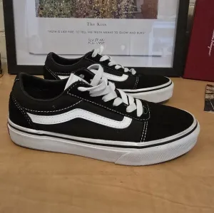 Vans Old Skool Classic Suede Sneakers For Kids size 3