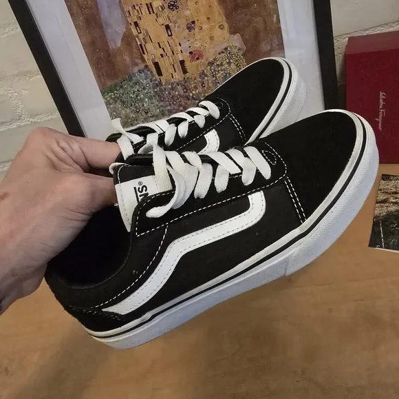 Vans Old Skool Classic Suede Sneakers For Kids size 3