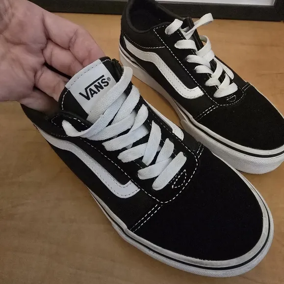 Vans Old Skool Classic Suede Sneakers For Kids size 3