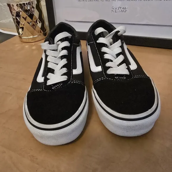 Vans Old Skool Classic Suede Sneakers For Kids size 3