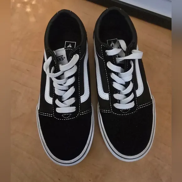 Vans Old Skool Classic Suede Sneakers For Kids size 3
