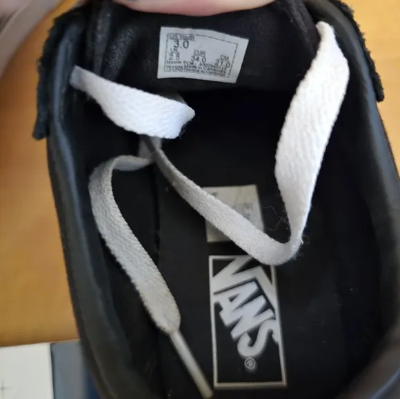 Vans Old Skool Classic Suede Sneakers For Kids size 3