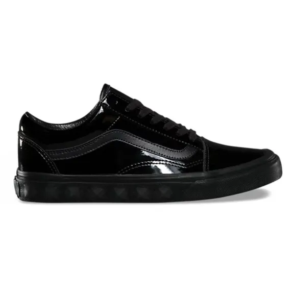 Vans Old Skool Low Top Skate Sneaker in Black Patent