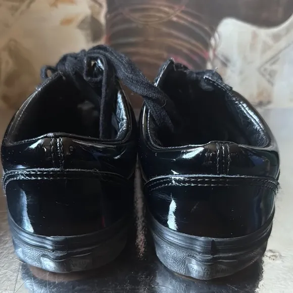 Vans Old Skool Low Top Skate Sneaker in Black Patent
