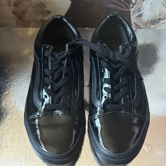 Vans Old Skool Low Top Skate Sneaker in Black Patent