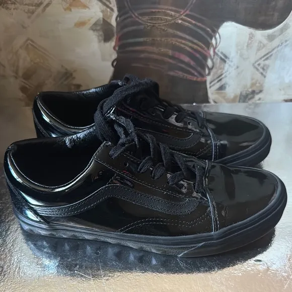 Vans Old Skool Low Top Skate Sneaker in Black Patent