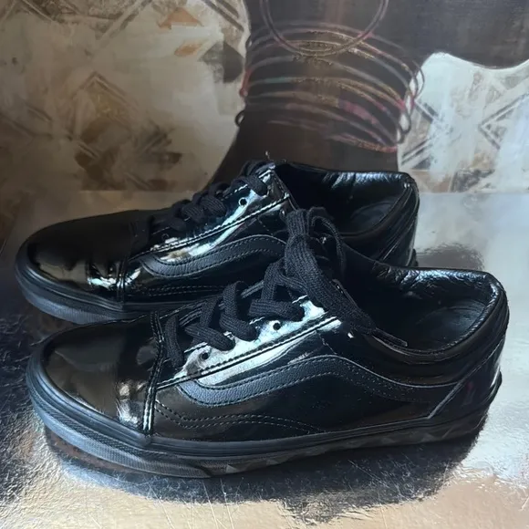 Vans Old Skool Low Top Skate Sneaker in Black Patent