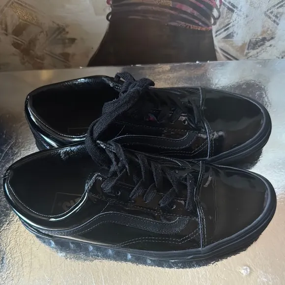 Vans Old Skool Low Top Skate Sneaker in Black Patent