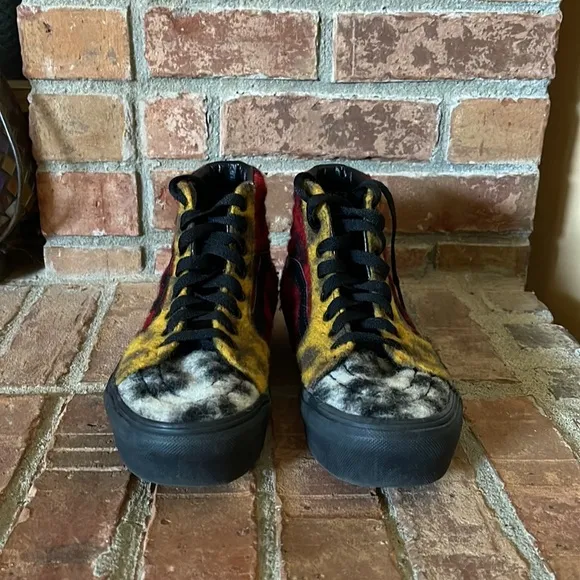 VANS SK8-HI Platform Fuzzy Leopard Sneakers