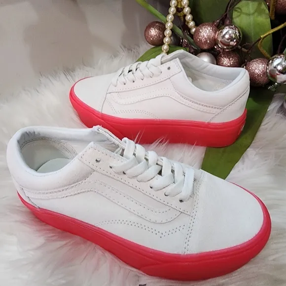 Vans UA Stackform sneakers in white with pink gum sole size5.5 new
