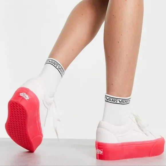 Vans UA Stackform sneakers in white with pink gum sole size5.5 new
