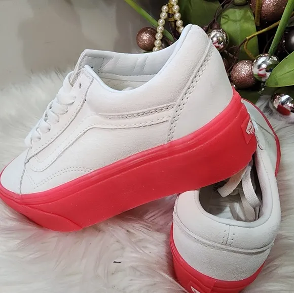 Vans UA Stackform sneakers in white with pink gum sole size5.5 new