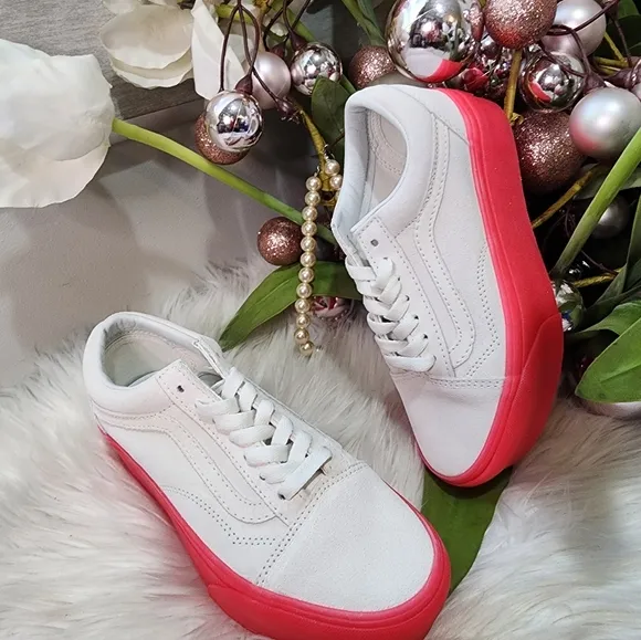 Vans UA Stackform sneakers in white with pink gum sole size5.5 new