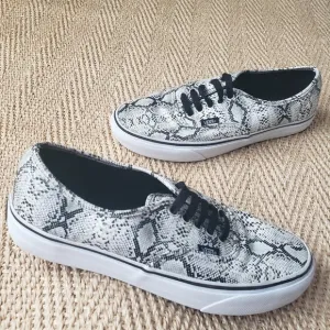 Vans unisex snake print low top lace-up Sneakers