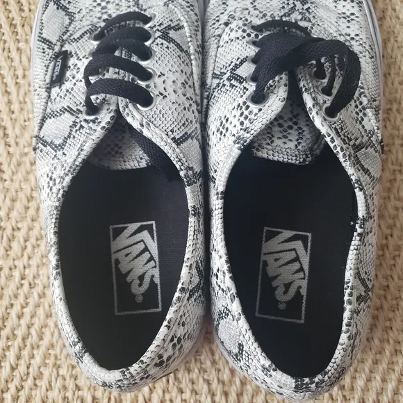 Vans unisex snake print low top lace-up Sneakers