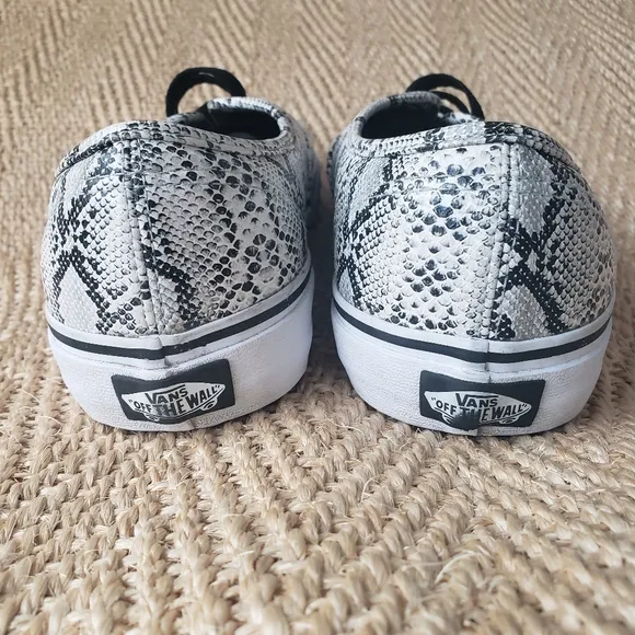 Vans unisex snake print low top lace-up Sneakers