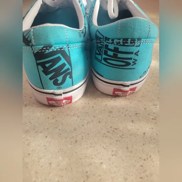 Vans Ward Low Top Turquoise Sneakers- Size 10.5