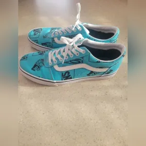 Vans Ward Low Top Turquoise Sneakers- Size 10.5