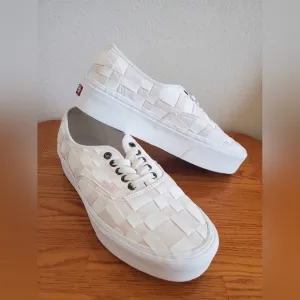 Vans White Pink Woven Checkered Platform Sneakers Men's Shoe 10 Women's 11.5