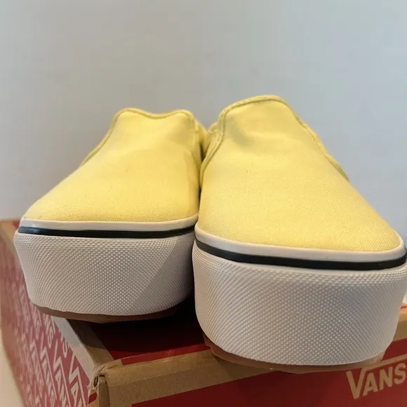 Vans Women’s Asher Platform Slip-On Sneakers color light green NEW size …