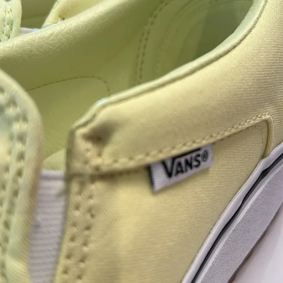 Vans Women’s Asher Platform Slip-On Sneakers color light green NEW size …