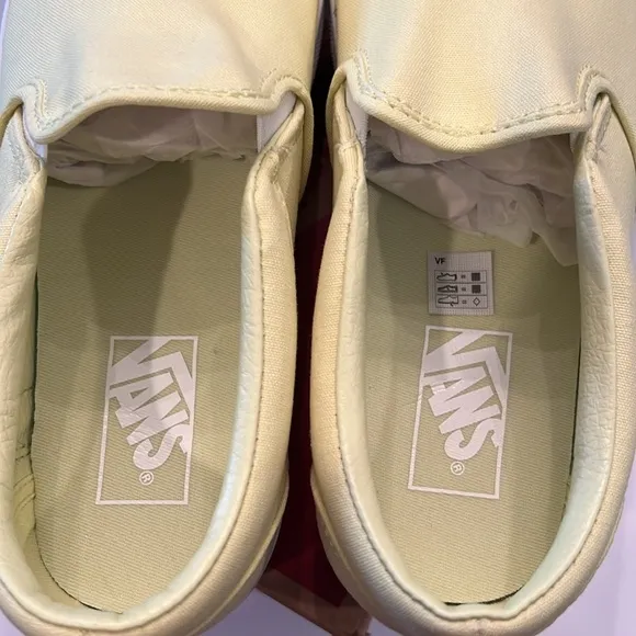 Vans Women’s Asher Platform Slip-On Sneakers color light green NEW size …