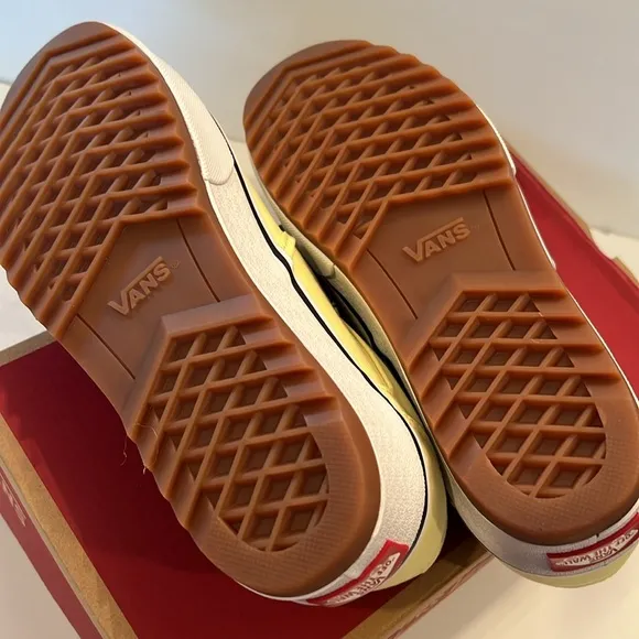Vans Women’s Asher Platform Slip-On Sneakers color light green NEW size …