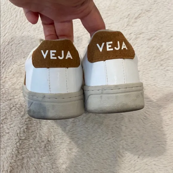 Veja Urca Bicolor White/Camel Low-Top Sneakers
