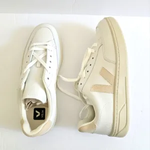 Veja White and Cream Low Top Sneakers Size 40