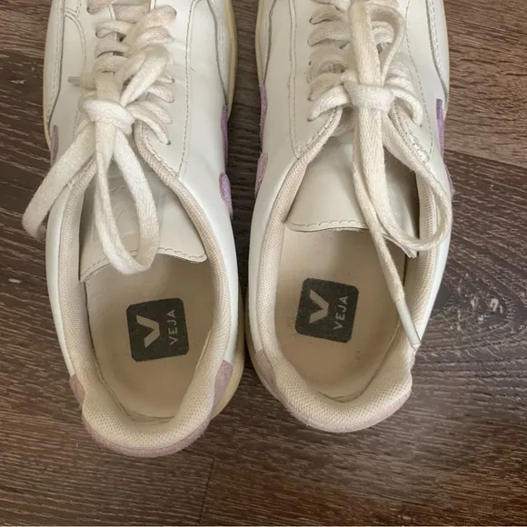 Veja Womens v-12 mixed leather low top sneakers suede back 7