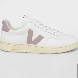 Veja Womens v-12 mixed leather low top sneakers suede back 7
