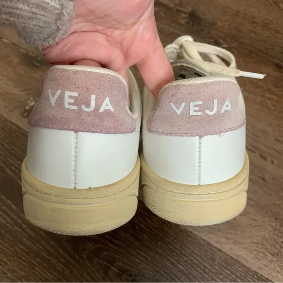 Veja Womens v-12 mixed leather low top sneakers suede back 7