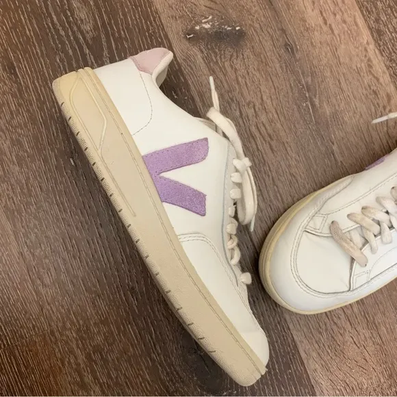 Veja Womens v-12 mixed leather low top sneakers suede back 7
