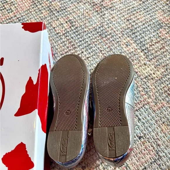 Venettini rose gold flats size 29 girls