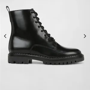 Venice Cabria Black Lace-Up Combat Boots