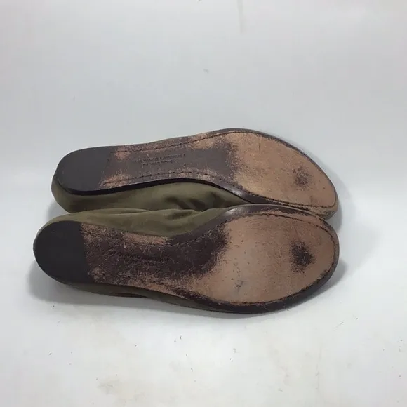 VERA WANG LAVENDER Millie Jewel Olive Suede Flat 7.