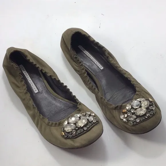 VERA WANG LAVENDER Millie Jewel Olive Suede Flat 7.