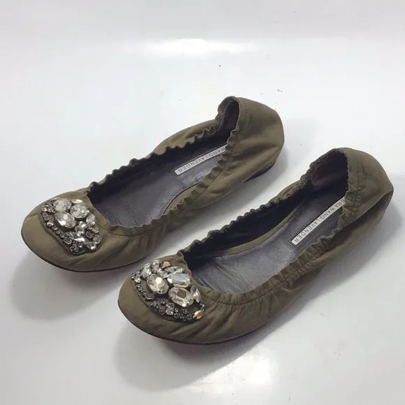 VERA WANG LAVENDER Millie Jewel Olive Suede Flat 7.