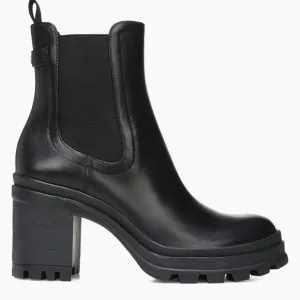 Veronica Beard Winnie black lug sole Chelsea Boots 5