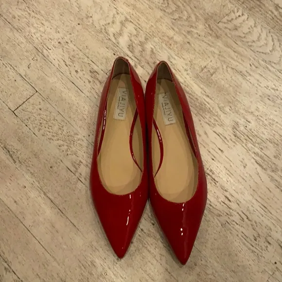 Viajiyu red flats generous toe box with no cleavage new no box size 41.5